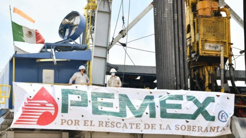 Pemex también debe 270.1 millones de pesos por trabajos o materiales que ya fueron recibidos.