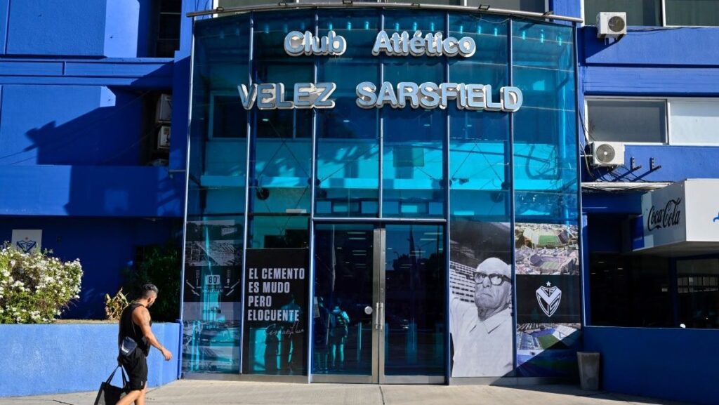 Una joven realizó una denuncia ante la división delitos de la Policía de Tucumán, por abuso sexual contra cuatro jugadores del Vélez Sarsfield.